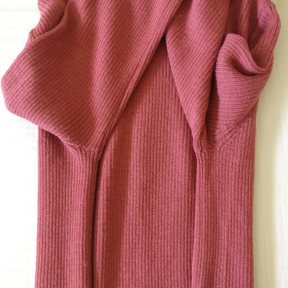 NWOT Uniqlo 100% Merino Wool Ribbed Turtleneck Sweater Size M - Picture 8 of 14